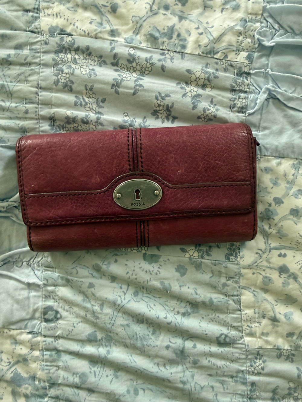 Fossil Berry Pink Tri-fold Leather Wallet with Metal Lock Plate